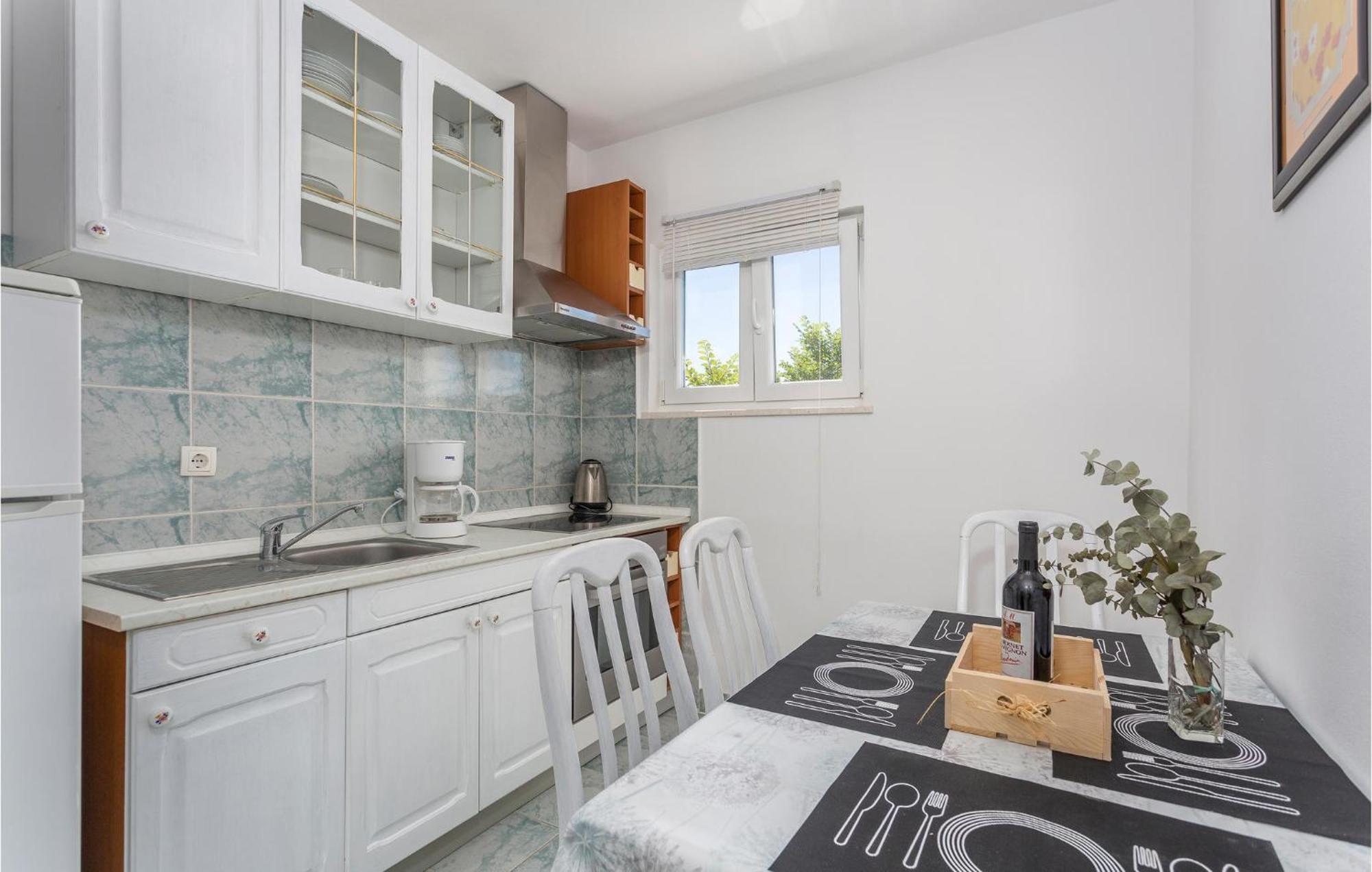 2 Bedroom Beautiful Apartment In Pinezici Exterior foto