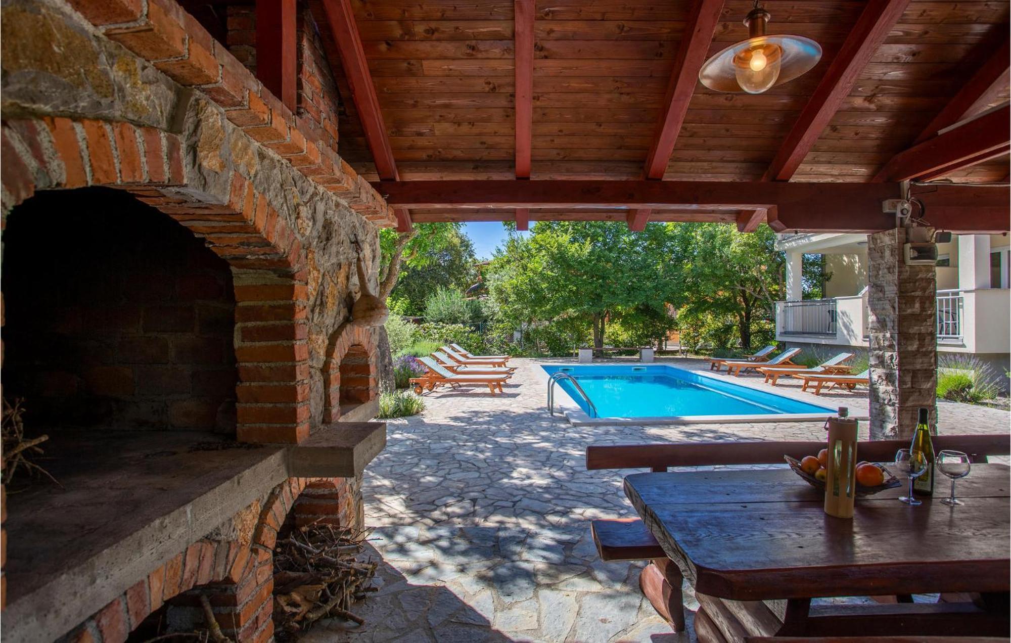 2 Bedroom Beautiful Apartment In Pinezici Exterior foto